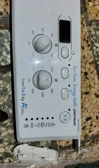 Čelní panel - displej/ovladače - Indesit IWSND51051