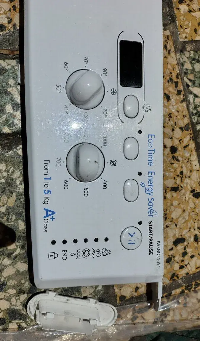 Čelní panel - displej/ovladače - Indesit IWSND51051