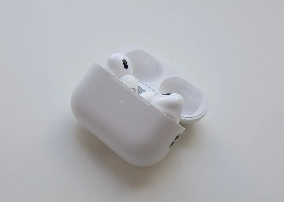 Apple AirPods Pro 2. generace s MagSafe pouzdrem (USB-C)
