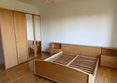 Kompletní ložnice – postel 200 cm, velká skříň, 2 stolky, ro