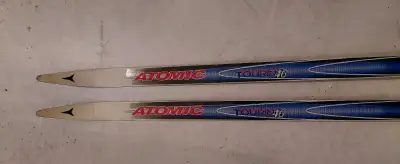 Nové běžky Atomic délky 175 cm, s vázáním