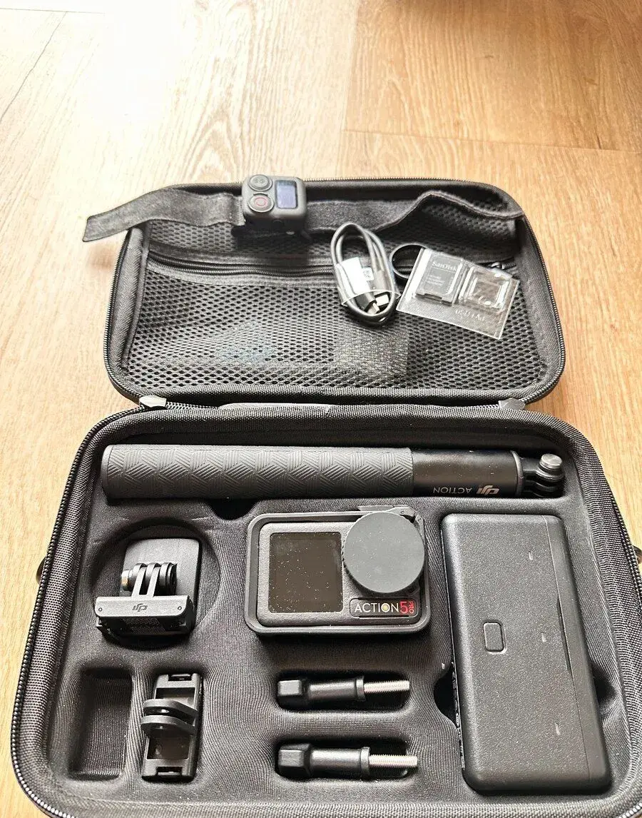 DJI Osmo Action 5 Pro adveture combo + DJI hodinky
