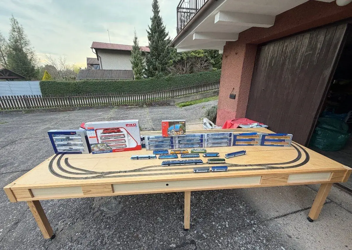 Kolejiště H0, rozměr 3,14 x 1,3m, včetně lokomotiv a vozů
