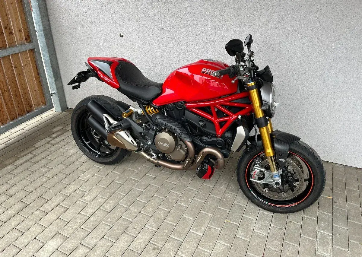 Ducati Monster 1200 S