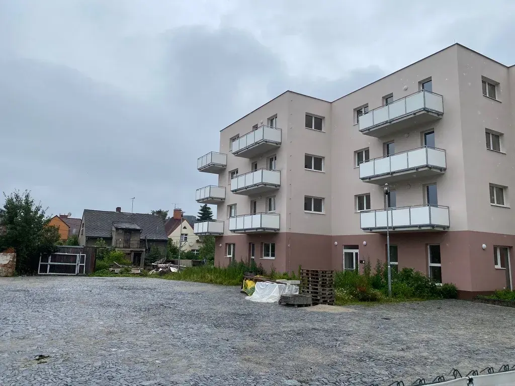 Pronájem moderní byt 2kk 61 m² se dvěma balkony a parkováním