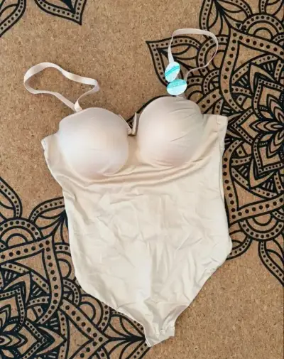 Stahovací body ABOUT YOU vel. L s kosticemi, nové