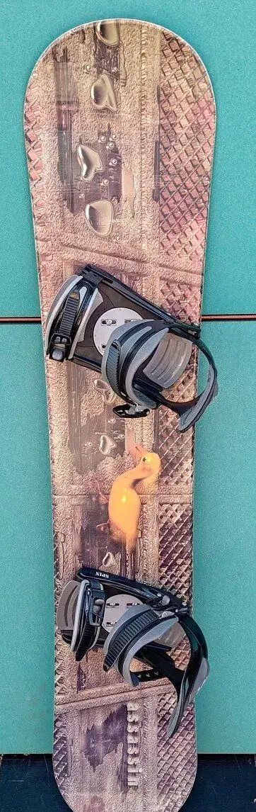 Snowboard ASSASIN 145cm + nové vázání