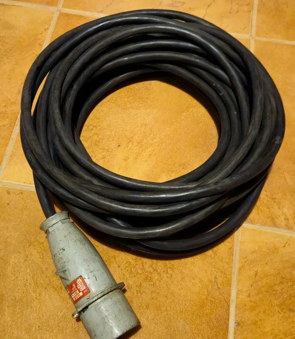 Kabel 380V - 4 žílový - 19 m