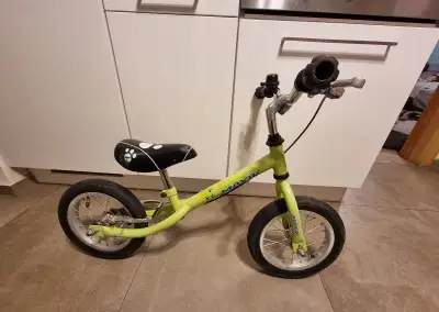 - Dětské odrážedlo