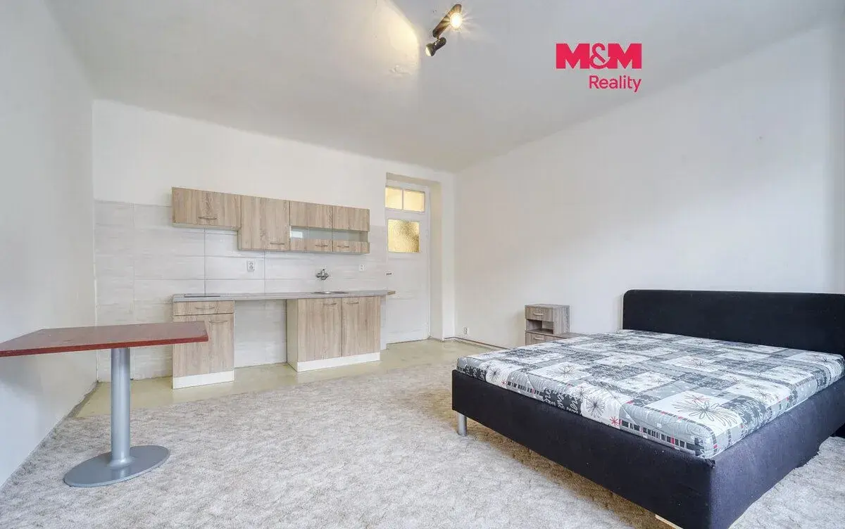 Pronájem bytu 1+kk, 30 m², Plzeň, ul. Sladkovského