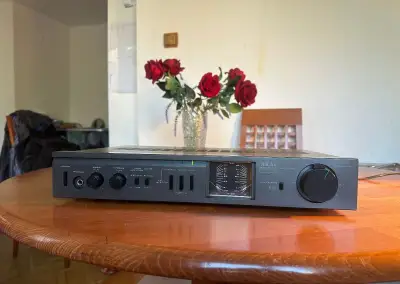 Stereo zesilovač AKAI AM-U11 – Made in Japan.
