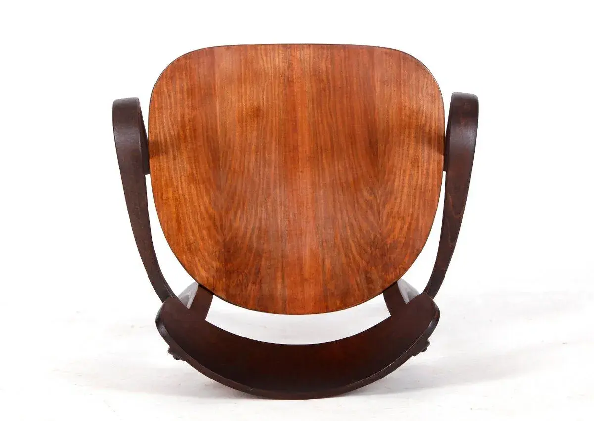 Židle THONET k psacímu stolu po renovaci.