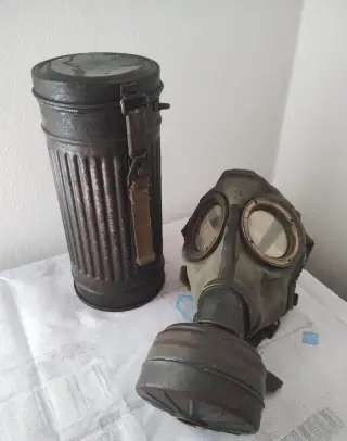 Válečná německá plynová maska Wehrmacht 1939- půdovka