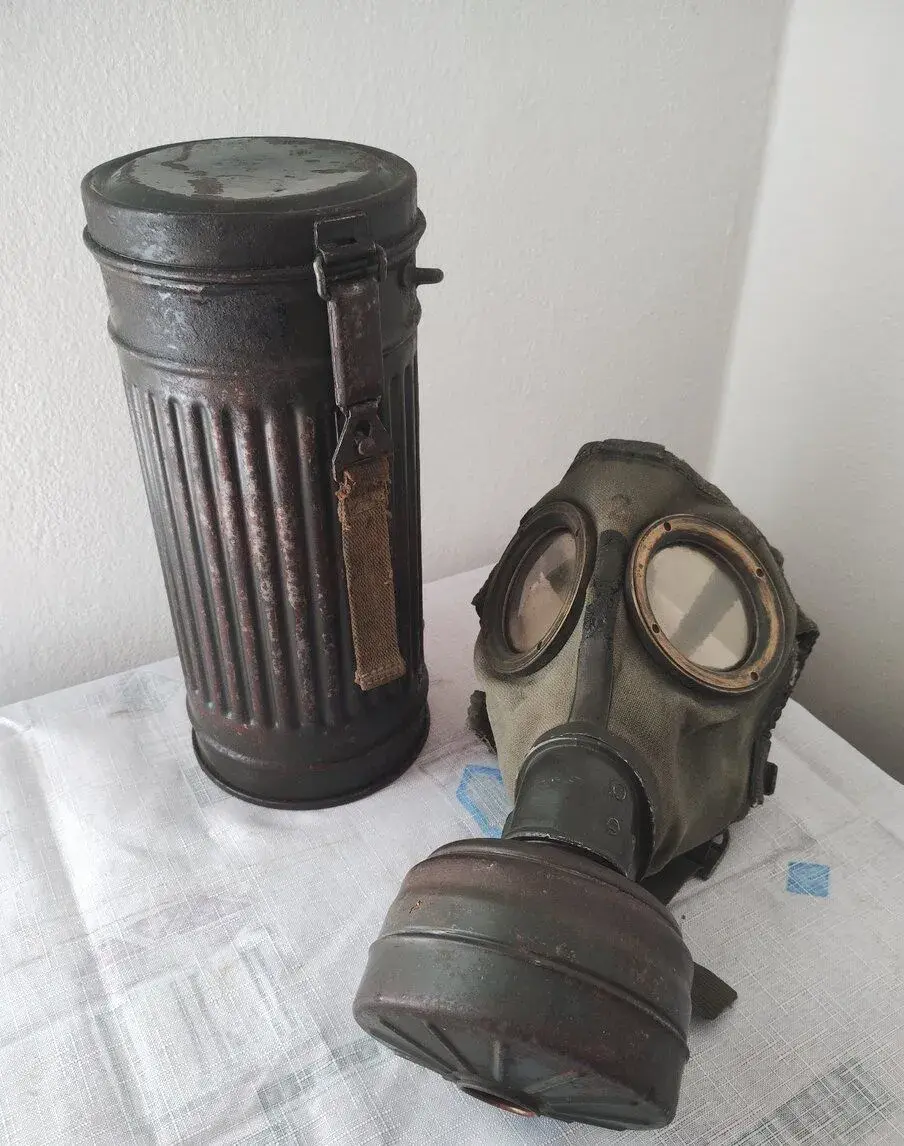 Válečná německá plynová maska Wehrmacht 1939- půdovka
