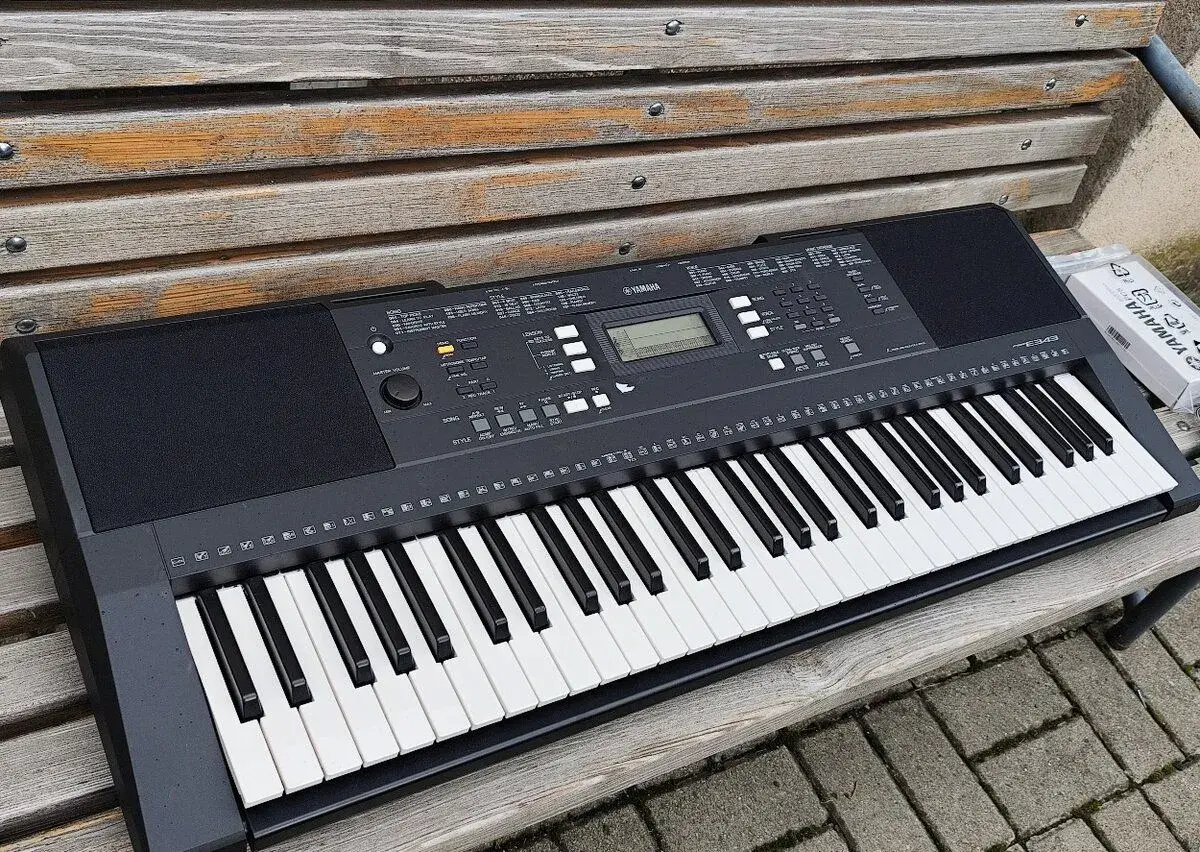 YAMAHA PSR e343+pedál, v perfekt.stavu