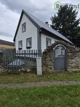 Prodej chalupy v obci Staré Sedlo u Teplé.