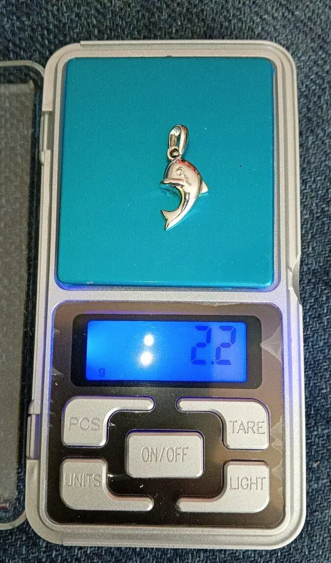 Stříbrný přívěsek delfín s kamínkem (punc 925, 2,2 g)