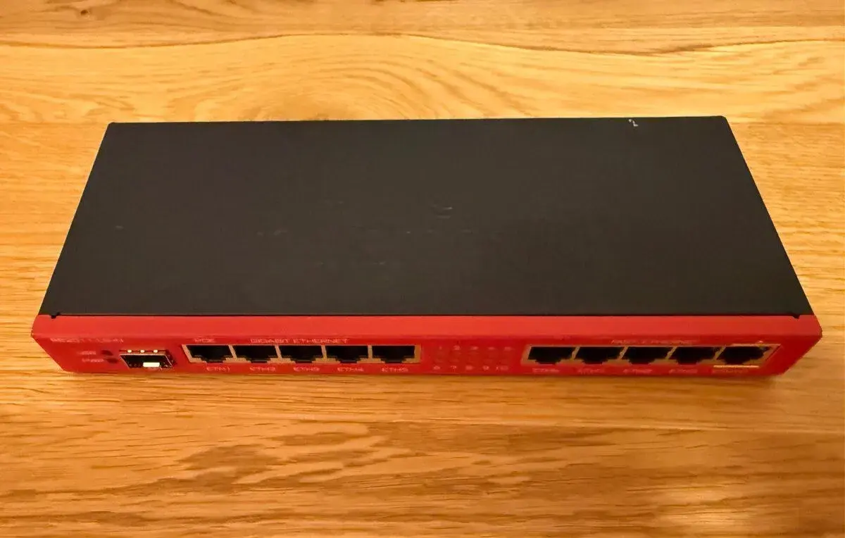 MikroTik RouterBOARD RB2011iLS-IN – 10× LAN, SFP