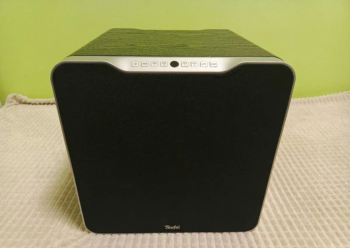 Subwoofer.