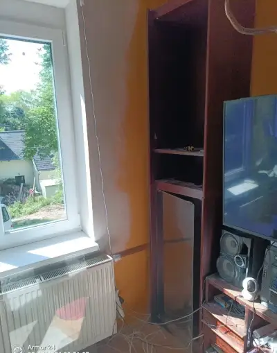 2x prosklená skříň se sklo polocemi