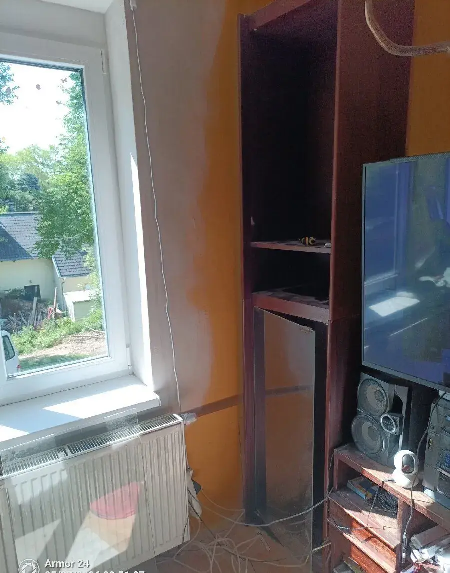 2x prosklená skříň se sklo polocemi