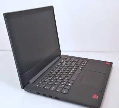 Lenovo V14 Athlon Gold 8gbRAM 256gbSSD+500gbHDD W10