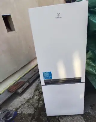 Lednice Indesit A+