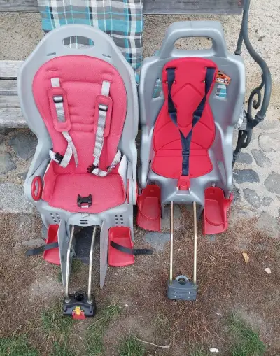 2 dětské sedačky na kolo