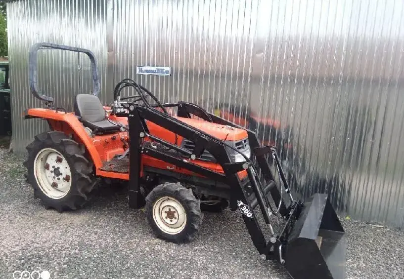 malotraktor Kubota GL 220 s nakladačem servo