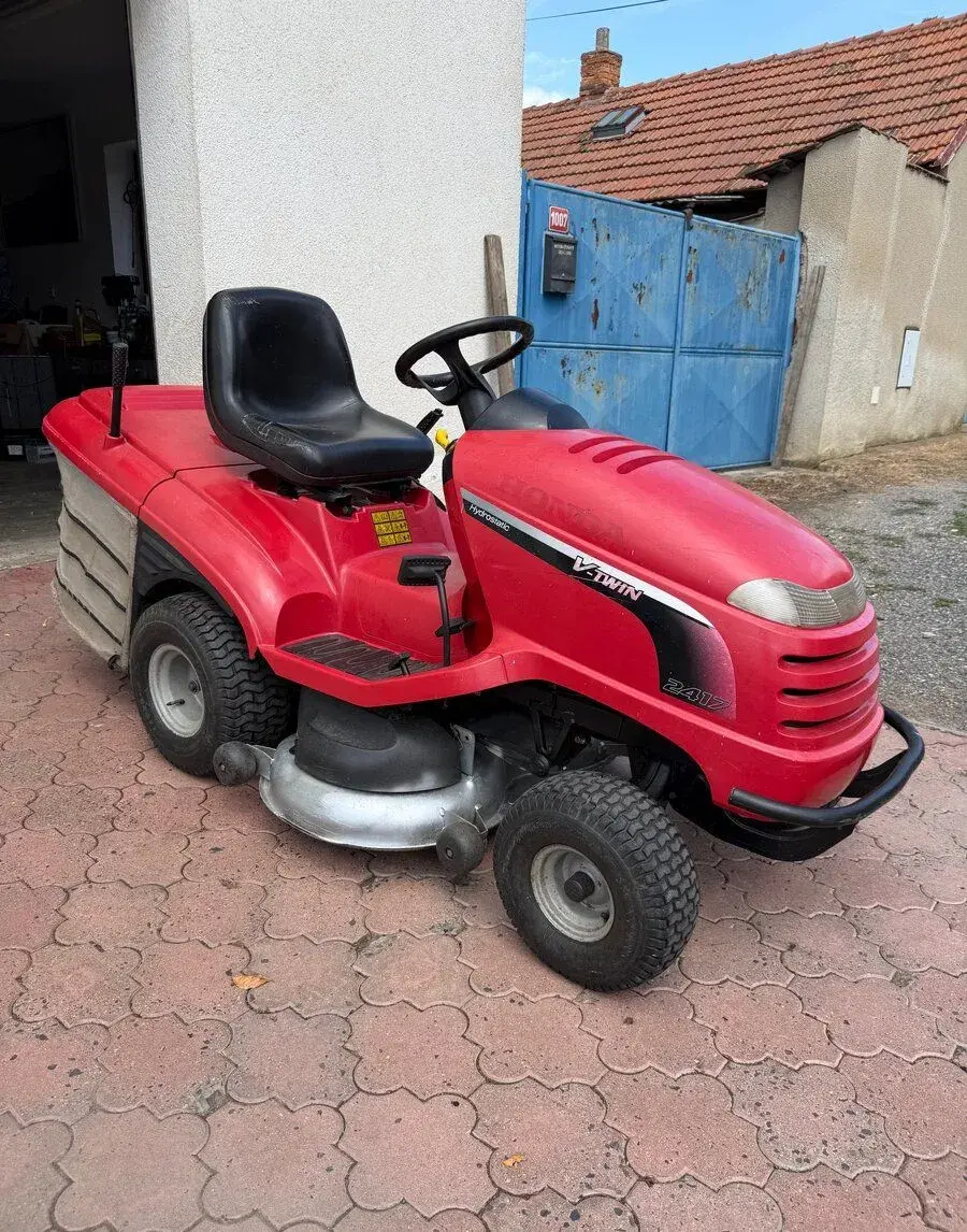 Zahradní traktůrek Honda 2417 V-TVIN hydrostatic