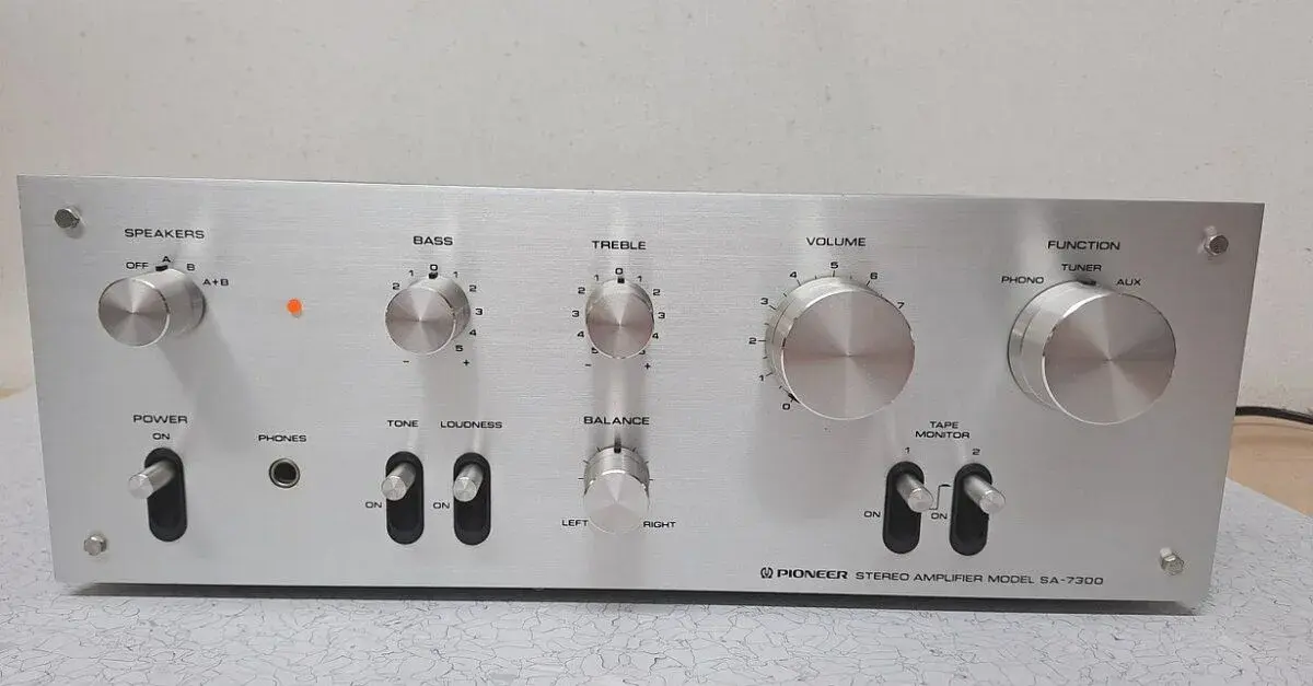 Vintage stereo zesilovač Pioneer SA-7300