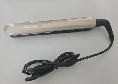 Žehlička na vlasy Remington Keratin Therapy
