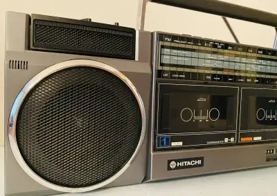 Radiomagnetofon Hitachi TRK-W22E, rok 1985