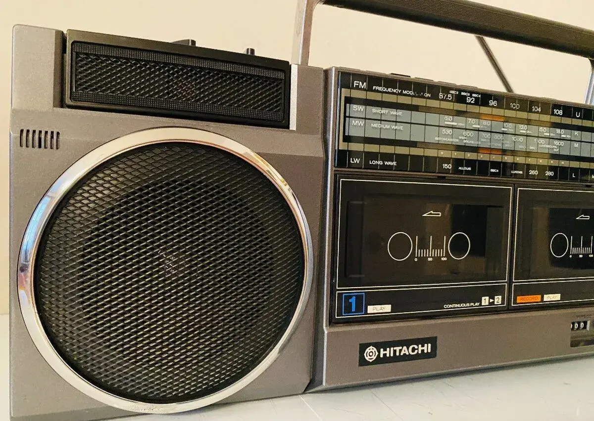 Radiomagnetofon Hitachi TRK-W22E, rok 1985