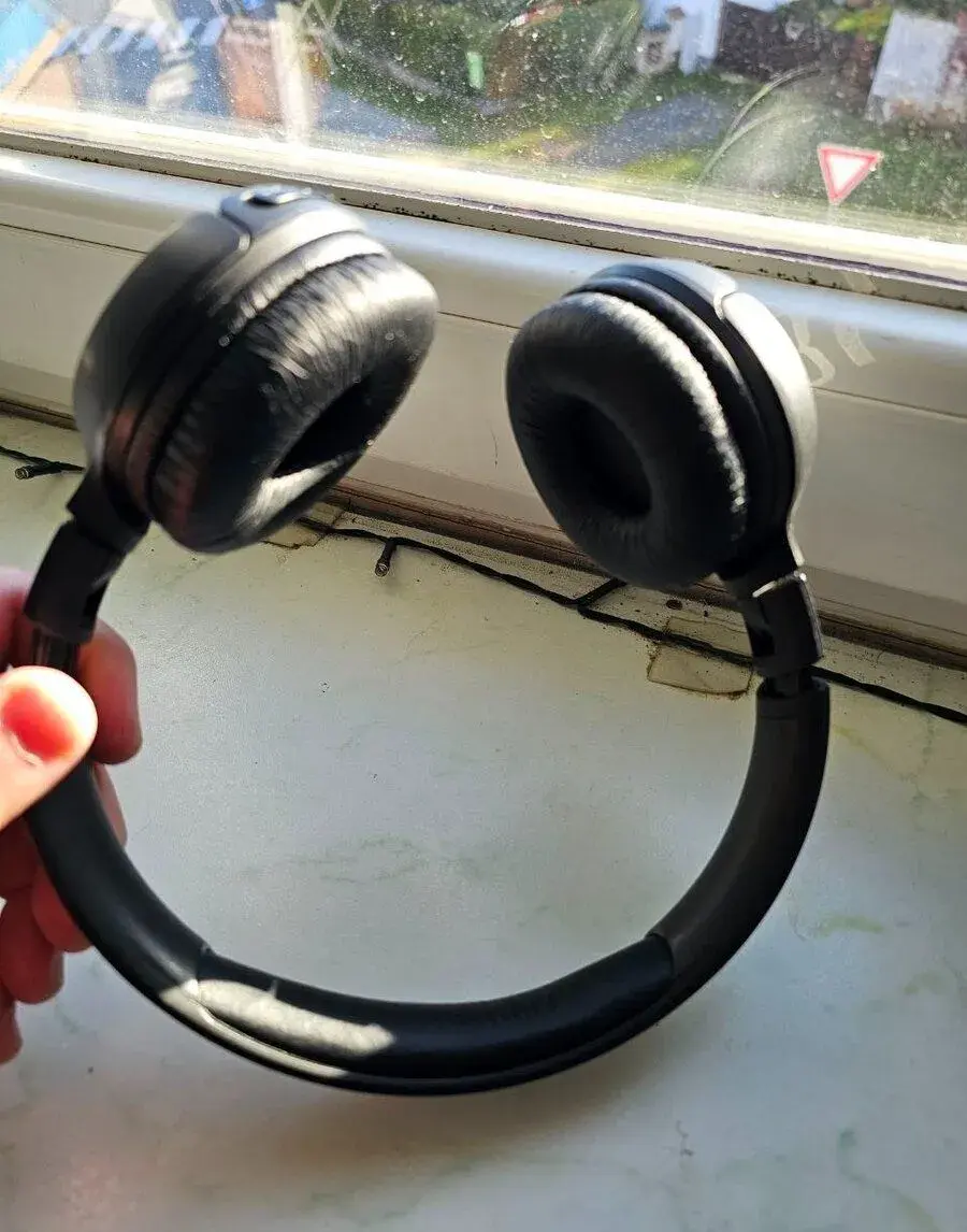 Bluetooth sluchátka JBL 560 Tune – černá, skládací