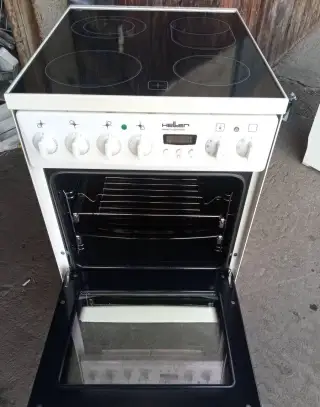 Elektrický sklokeramický sporák Heller ( Německo )- pěkný