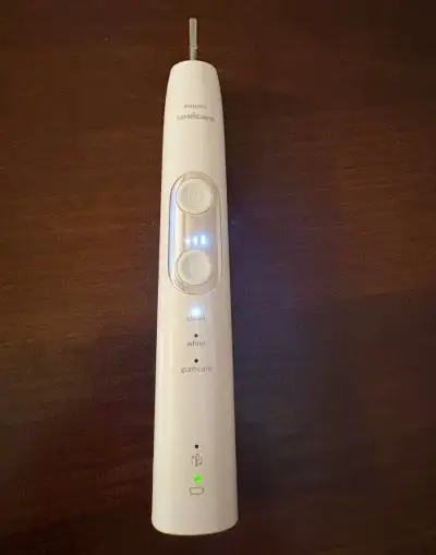 Elektrický kartáček Phillips Sonicare 6100