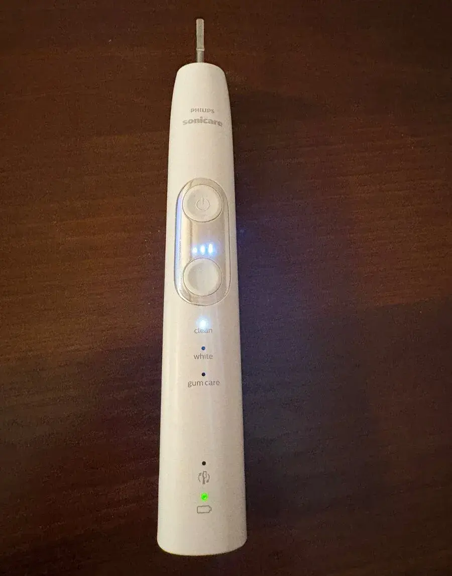 Elektrický kartáček Phillips Sonicare 6100