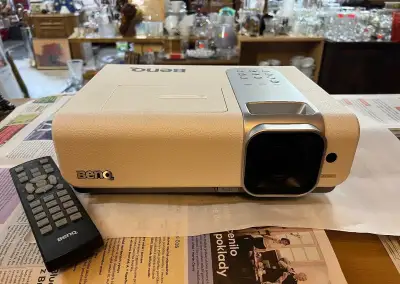 BenQ W1000+ – Full HD domácí projektor + originální ovladač