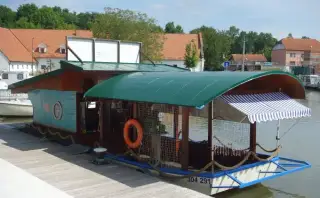 Houseboat - plovoucí prodejna