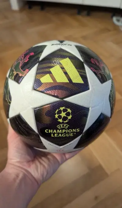 Fotbalový míč Adidas UCL League vel.4
