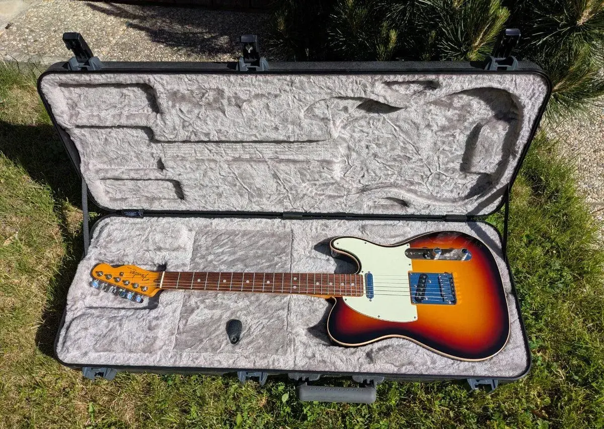 Fender American Ultra Telecaster RW Ultraburst.