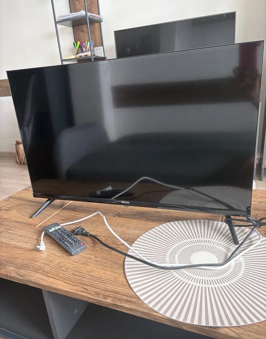 smart TV SENCOR SLE 32S801TCSB.