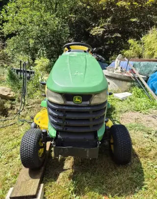 Zahradní traktor John Deere X300r