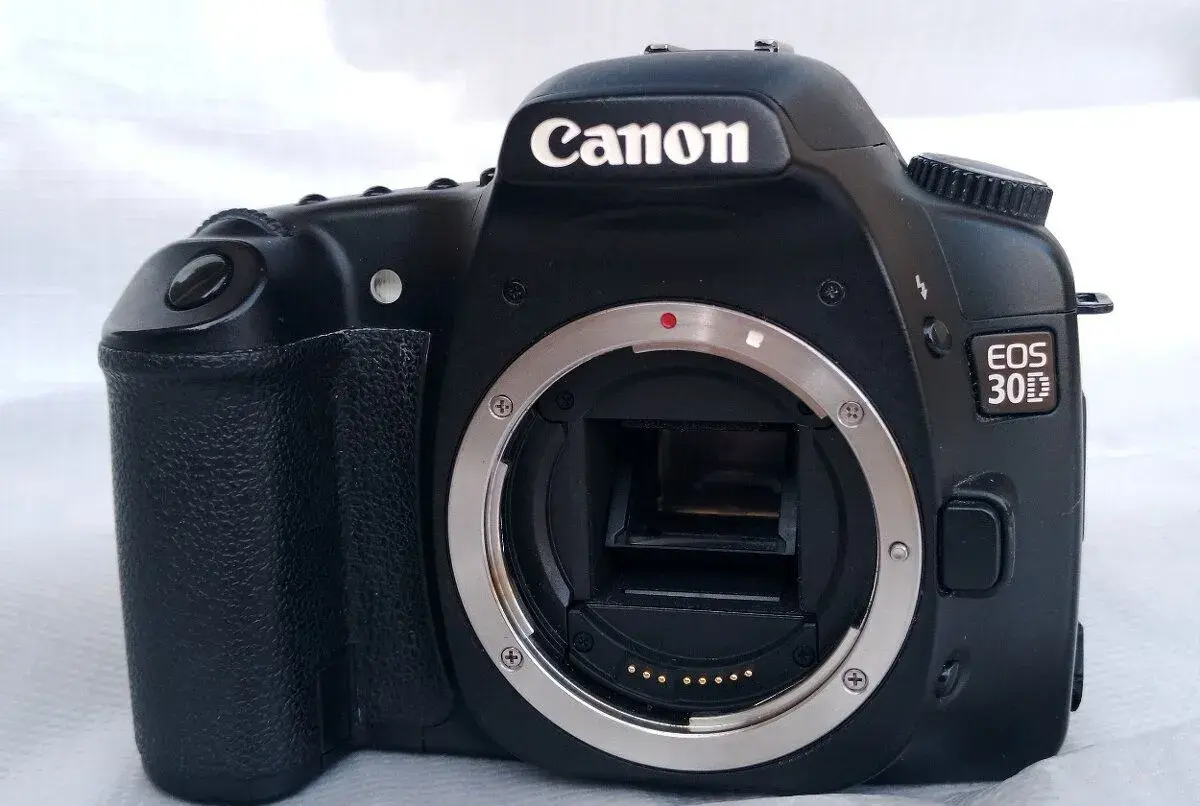 Canon EOS 30D, jen tělo