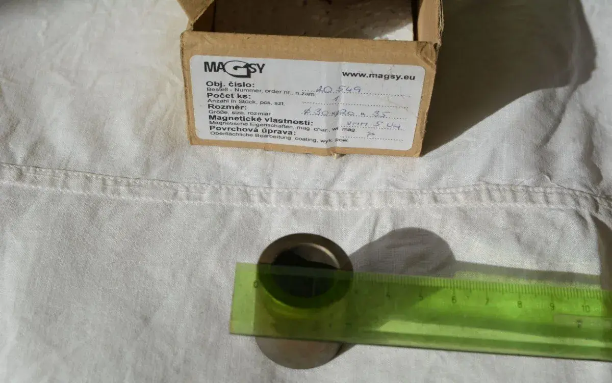 Neodymový magnet mezikruží 30x20x35 P180°C