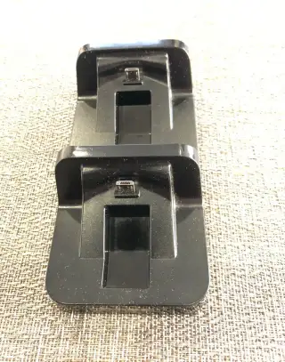 Nabíjecí stojan na ovladače PS4