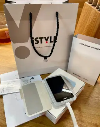 Insta 360 Snap: Selfie screen s osvětlením