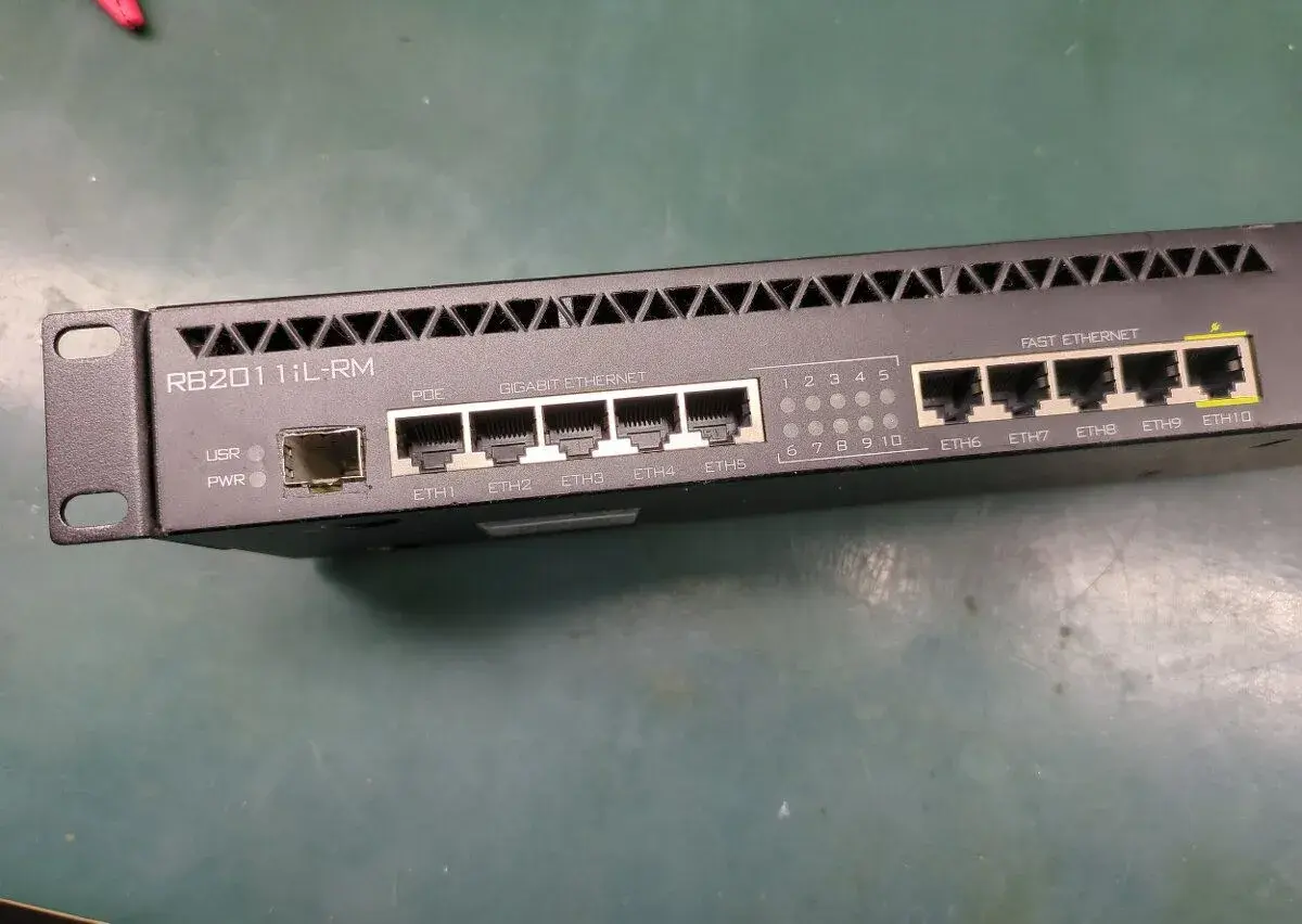 Mikrotik Routerboard RB2011iL-RM