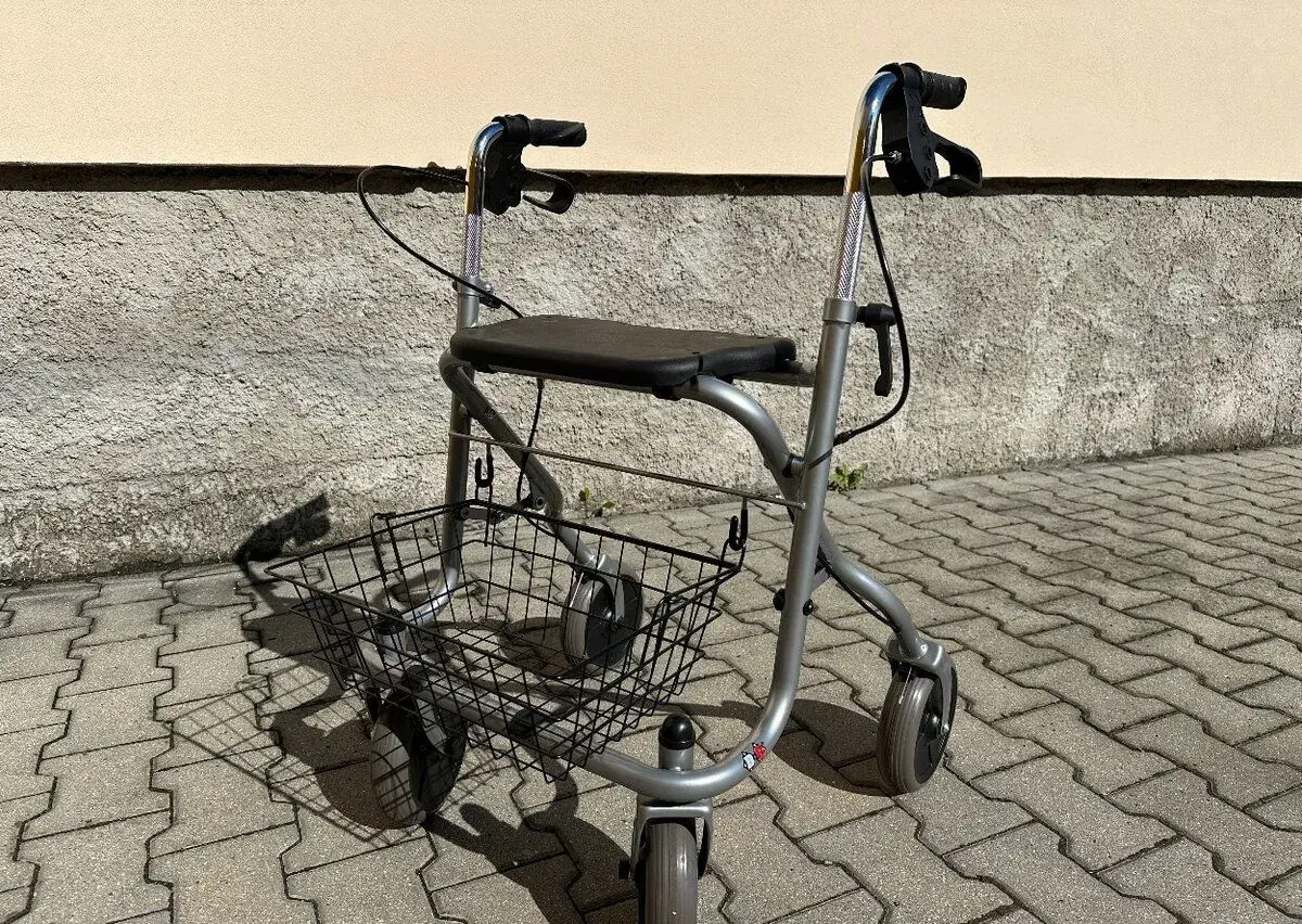 Chodítko pro seniory, důchodce a invalidy